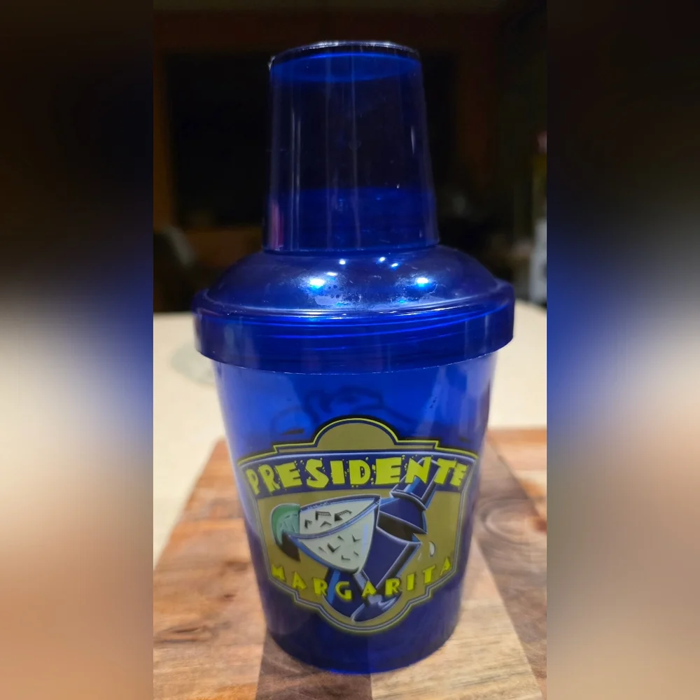 Vintage 1990s Chili’s Bar & Grill Presidente Margarita Shaker Mixer 3pc Set Blue